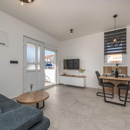 Apartments Yellow 诺瓦利娅 外观 照片