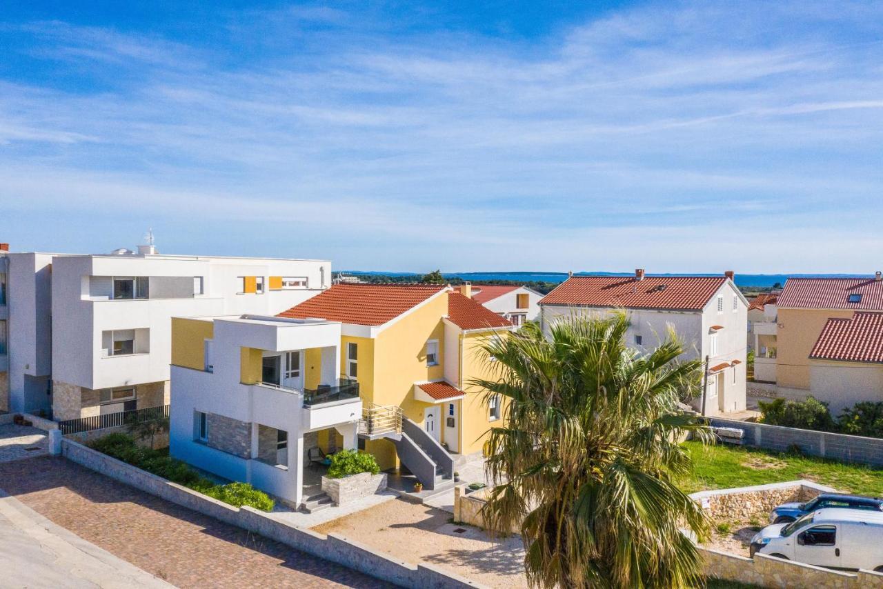 Apartments Yellow 诺瓦利娅 外观 照片