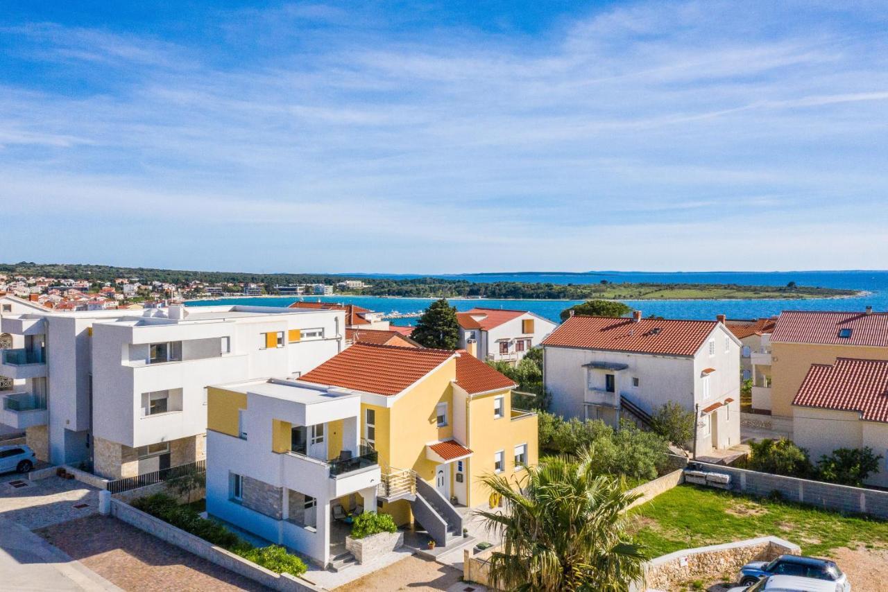 Apartments Yellow 诺瓦利娅 外观 照片