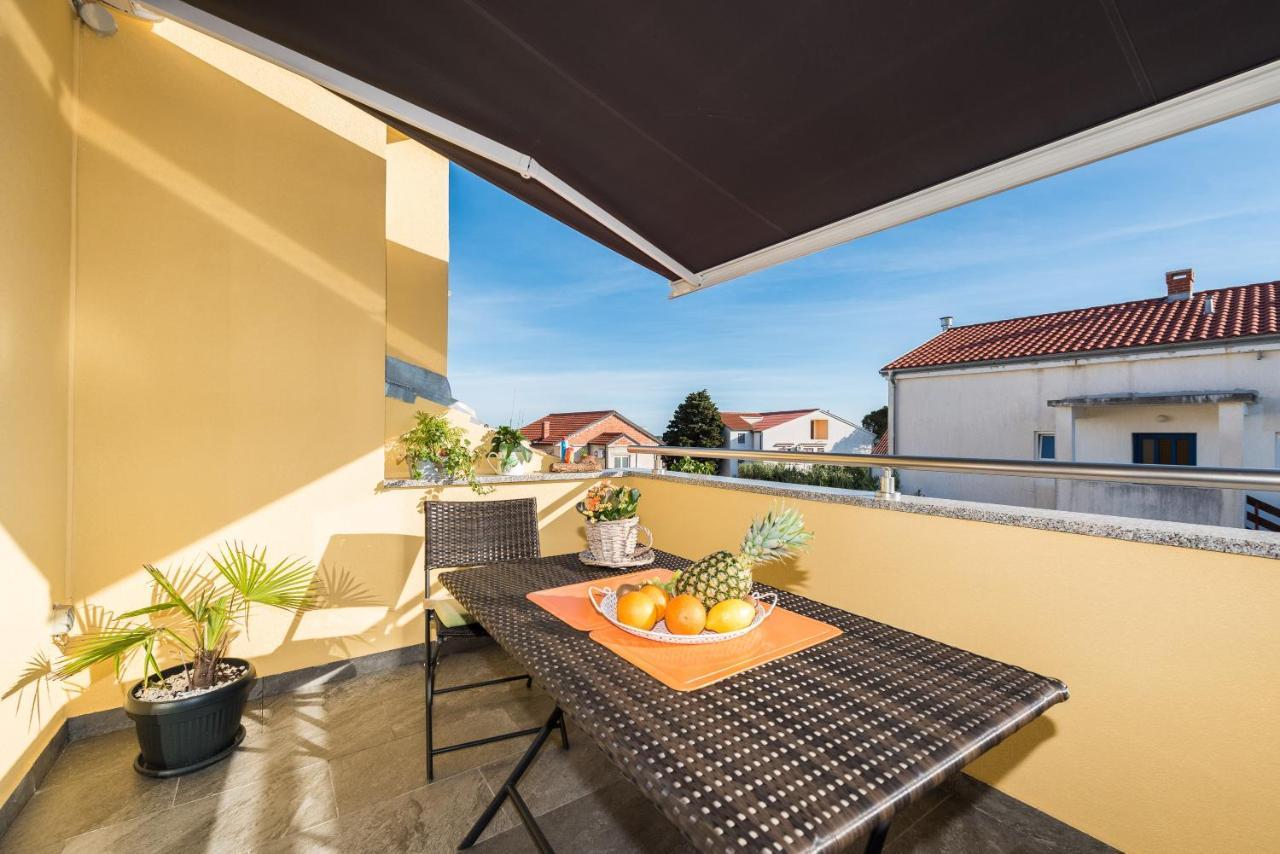 Apartments Yellow 诺瓦利娅 外观 照片