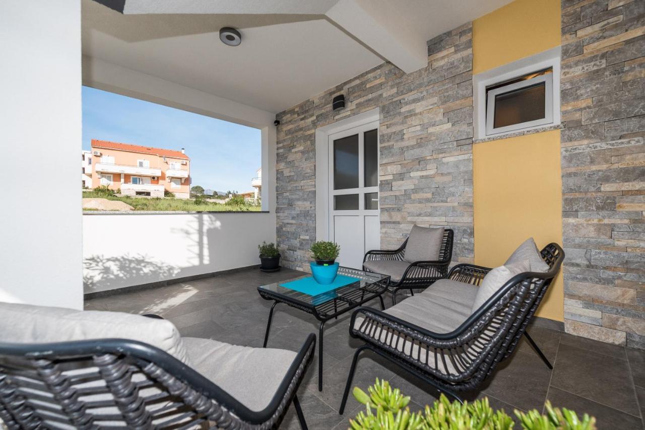 Apartments Yellow 诺瓦利娅 外观 照片