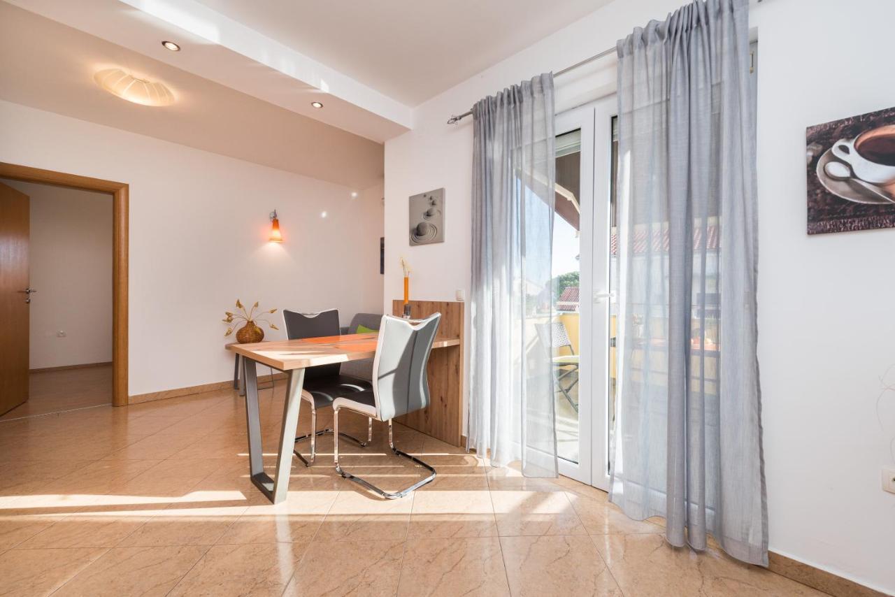 Apartments Yellow 诺瓦利娅 外观 照片
