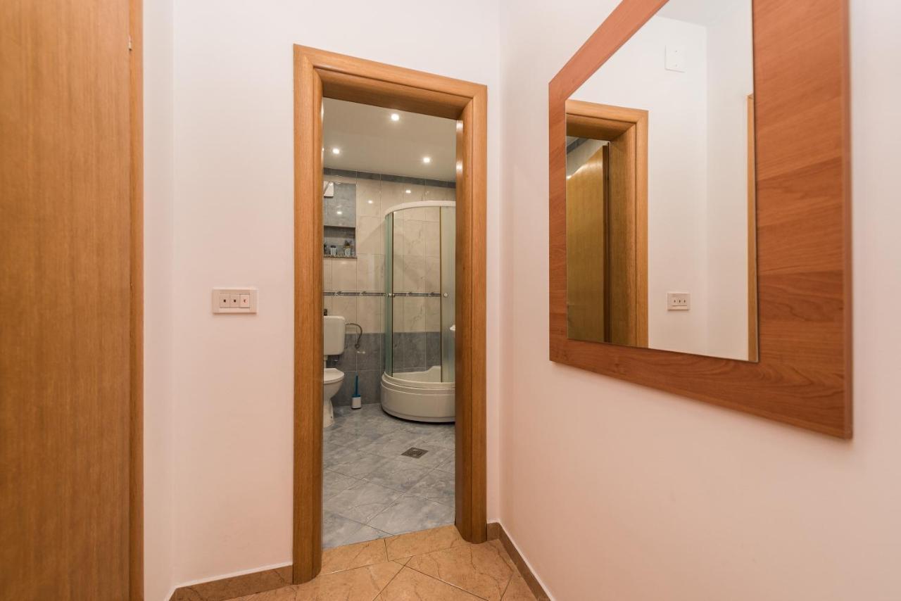 Apartments Yellow 诺瓦利娅 外观 照片