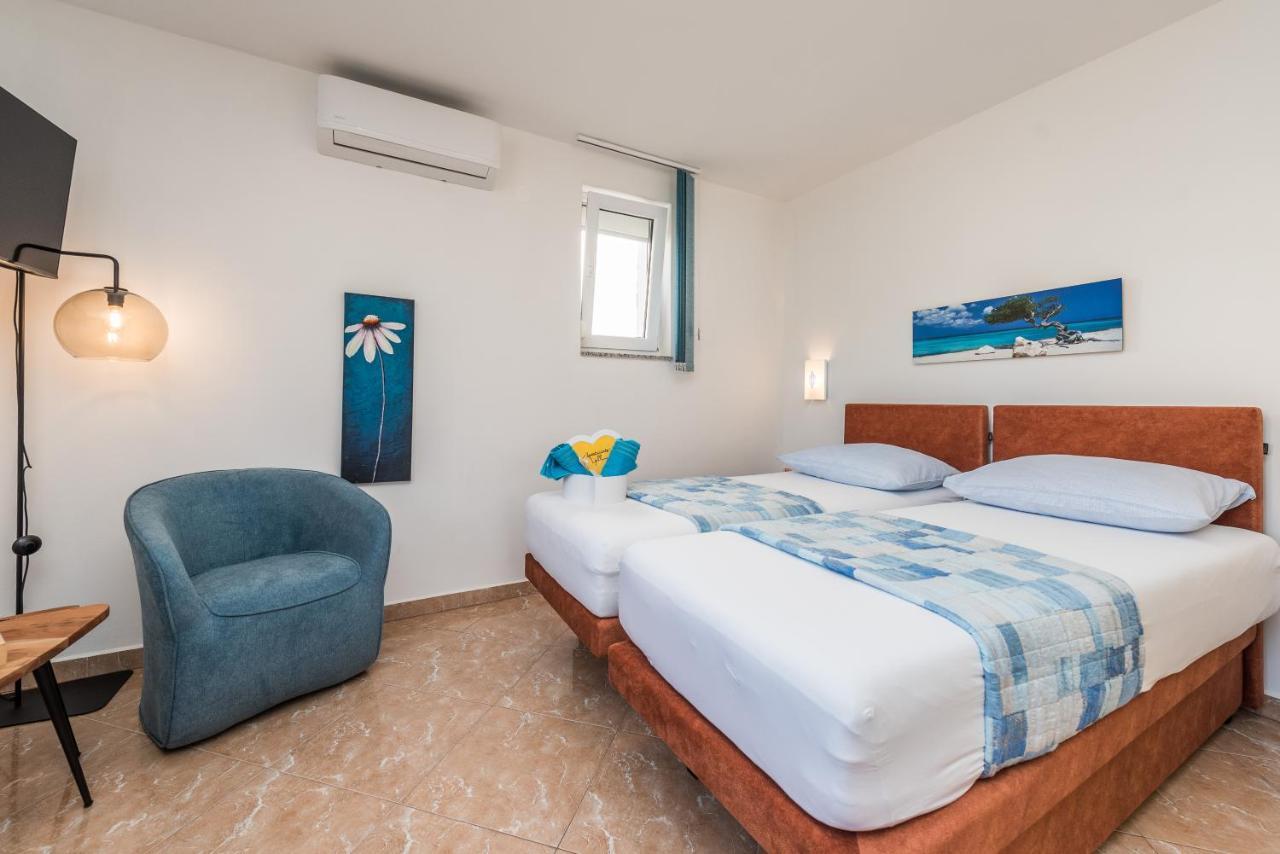 Apartments Yellow 诺瓦利娅 外观 照片