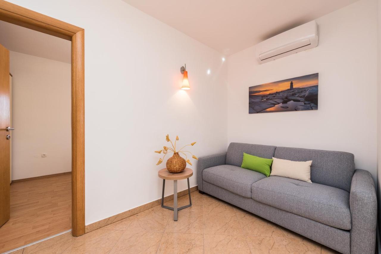 Apartments Yellow 诺瓦利娅 外观 照片