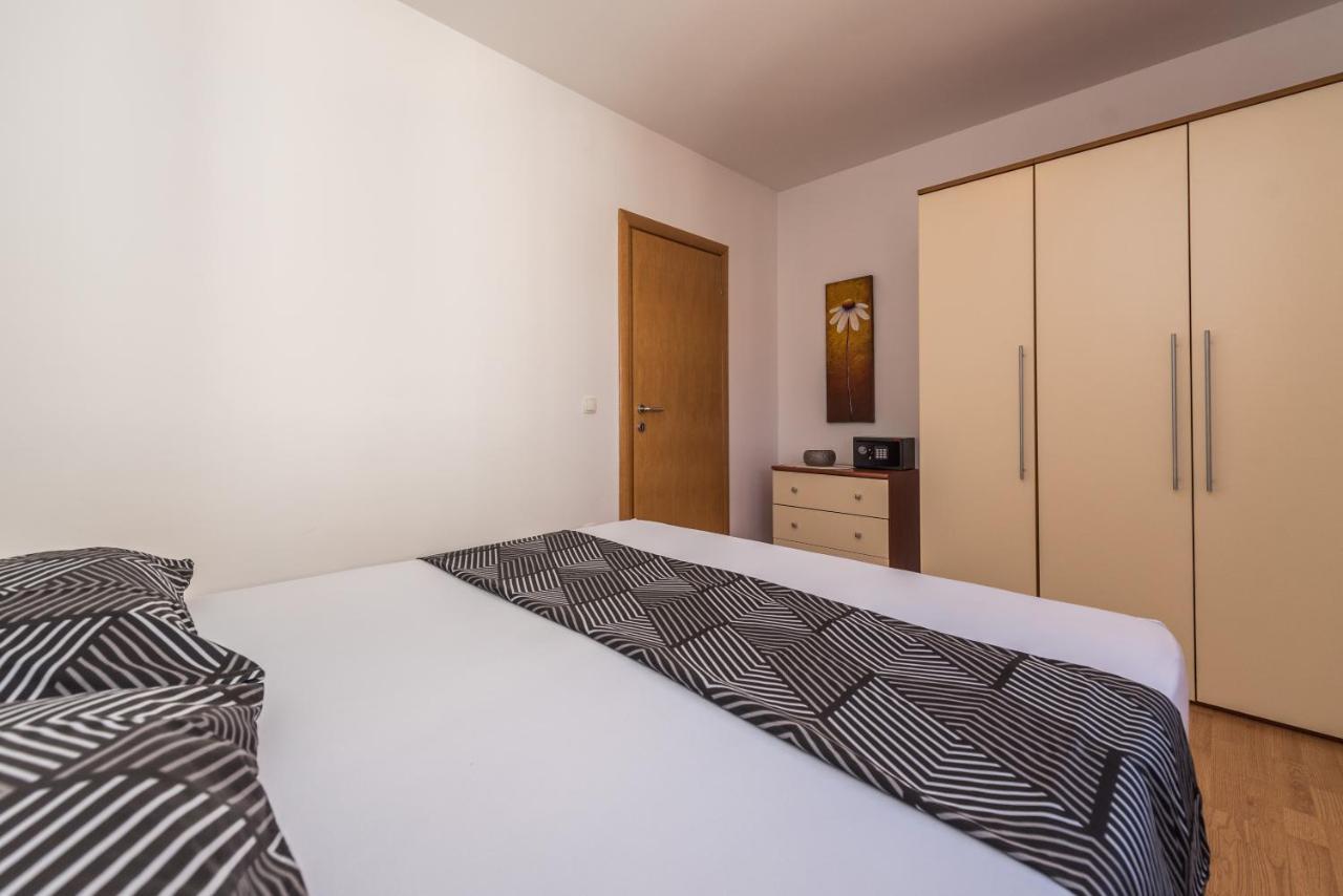 Apartments Yellow 诺瓦利娅 外观 照片