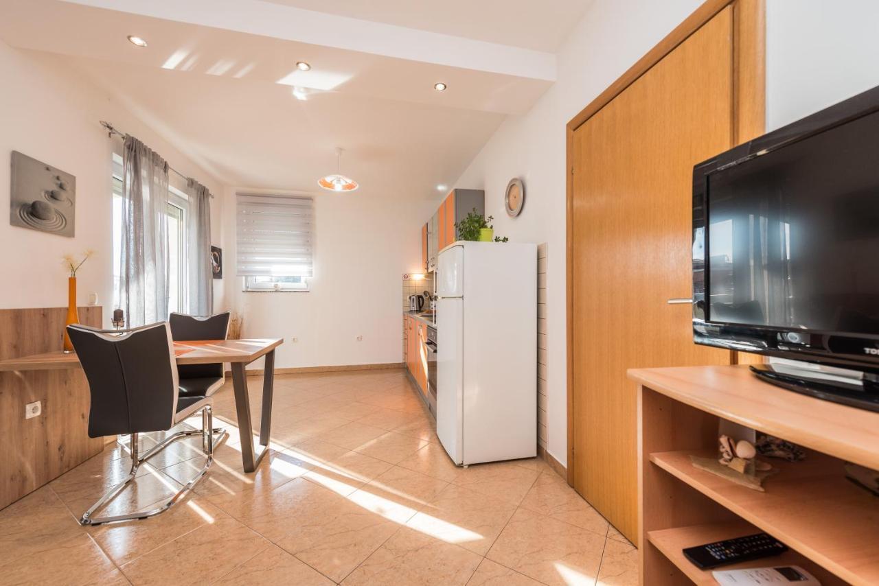 Apartments Yellow 诺瓦利娅 外观 照片