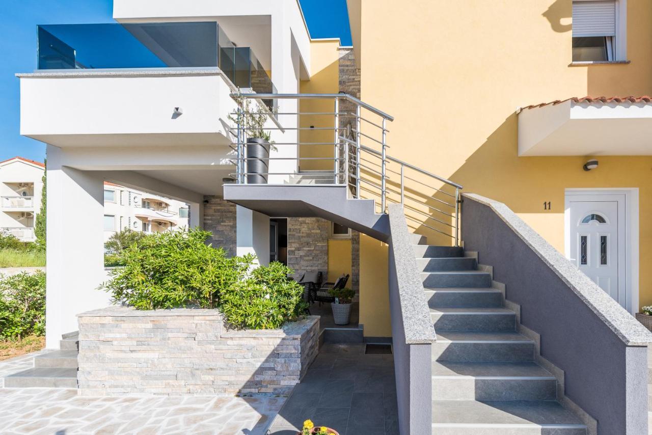 Apartments Yellow 诺瓦利娅 外观 照片