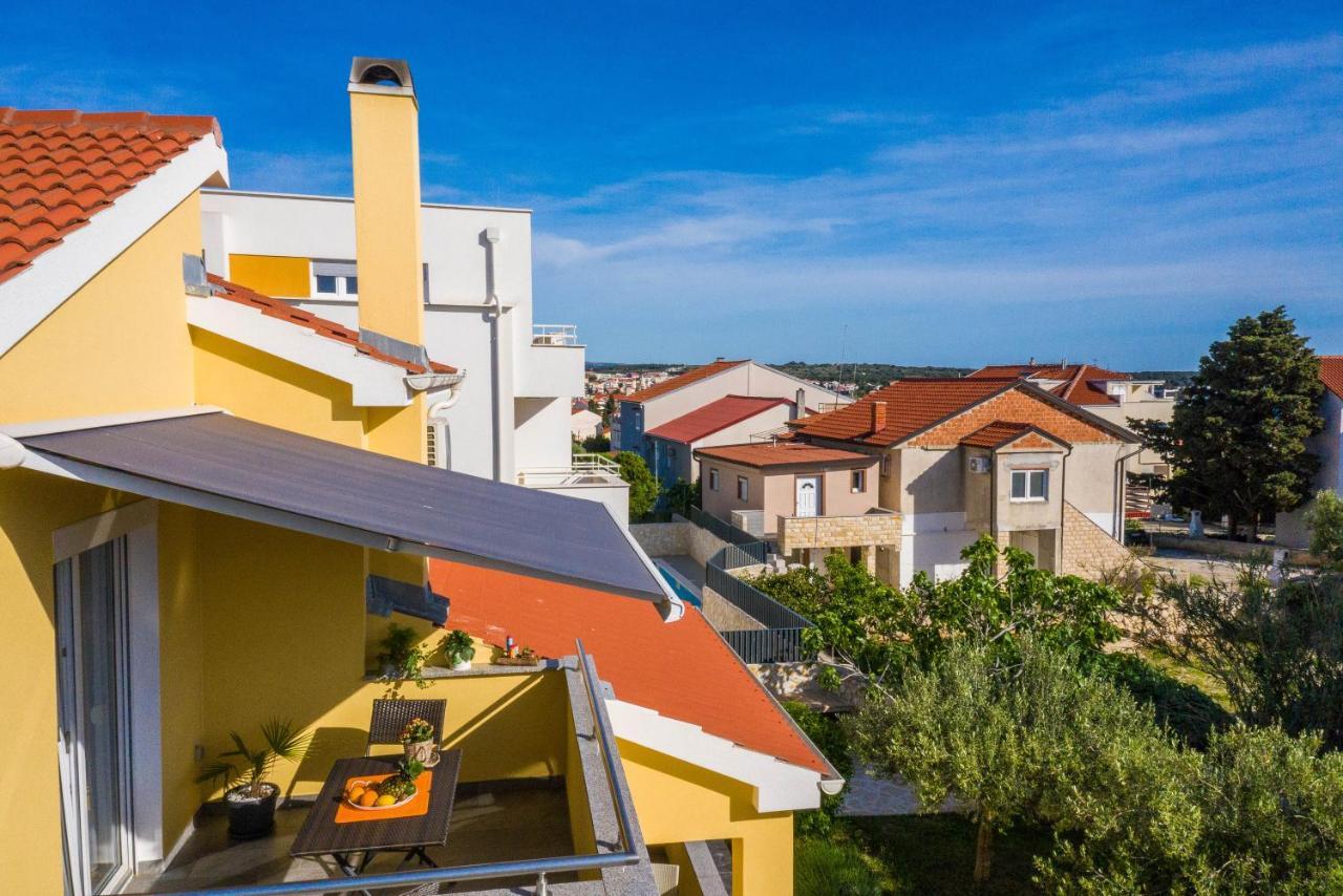 Apartments Yellow 诺瓦利娅 外观 照片